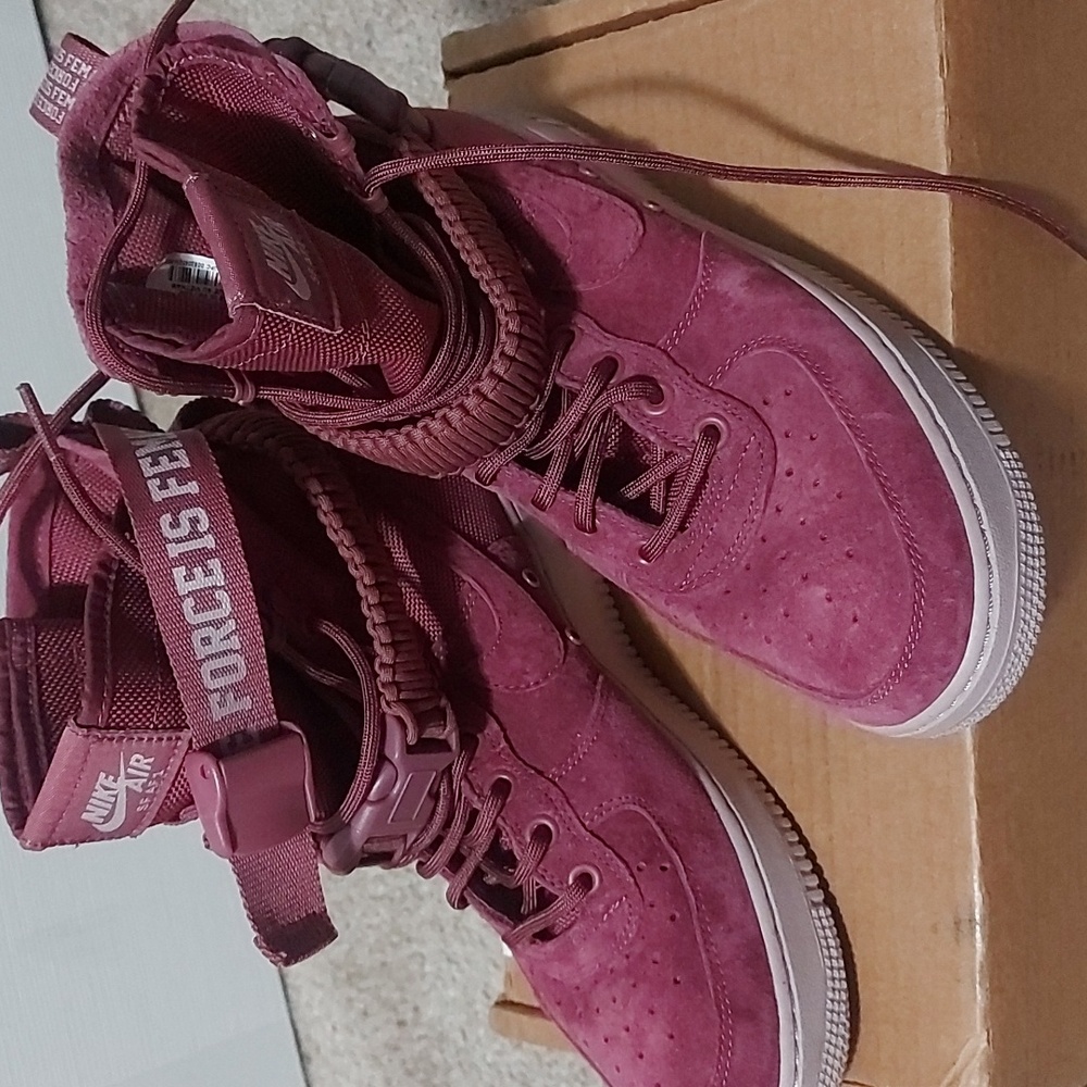 Nike SF Air Force 1 High Force is Female